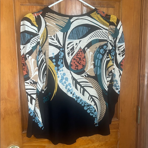 Chico’s Abstract Leaf Pattern V Neck Top - Picture 6 of 7